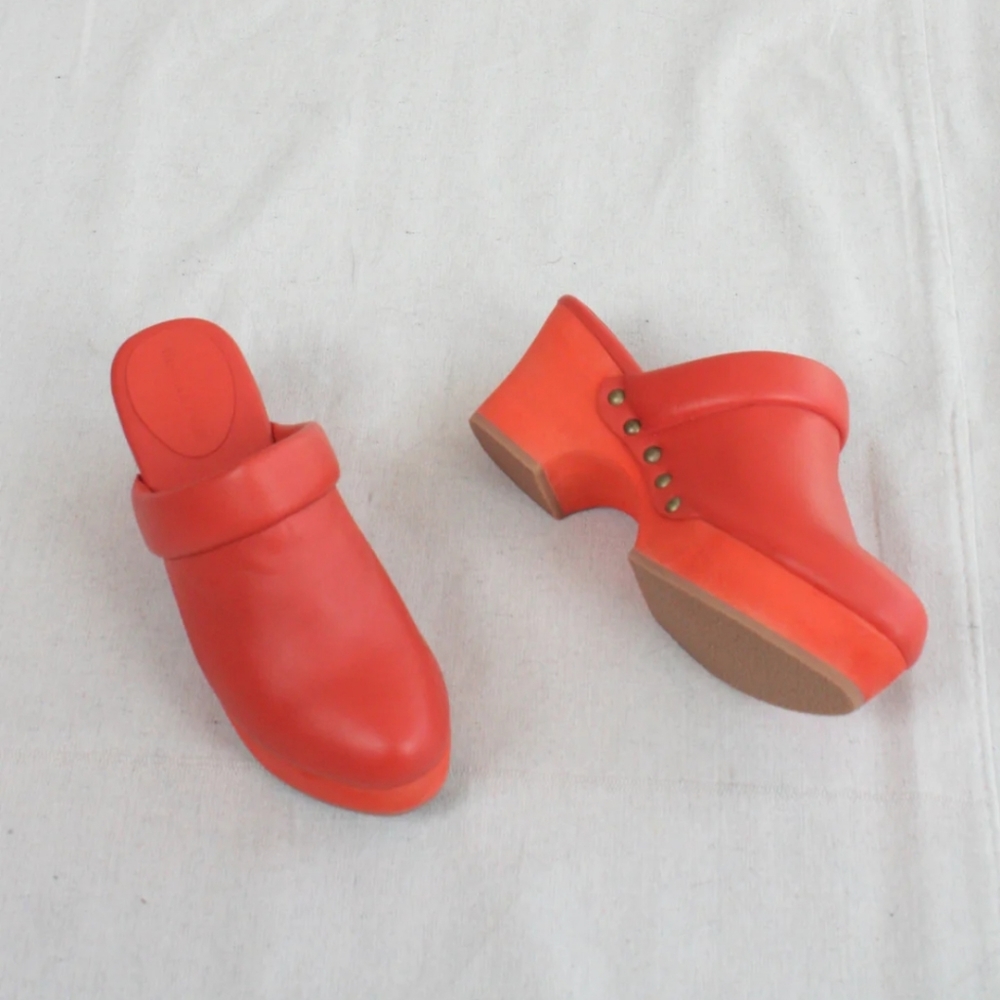 (ISO!!!!!) $999 Misha and Puff pillow clog